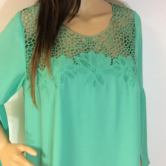 🎉HP🎉BELL SLEEVE DRESS - Picture 5 of 6